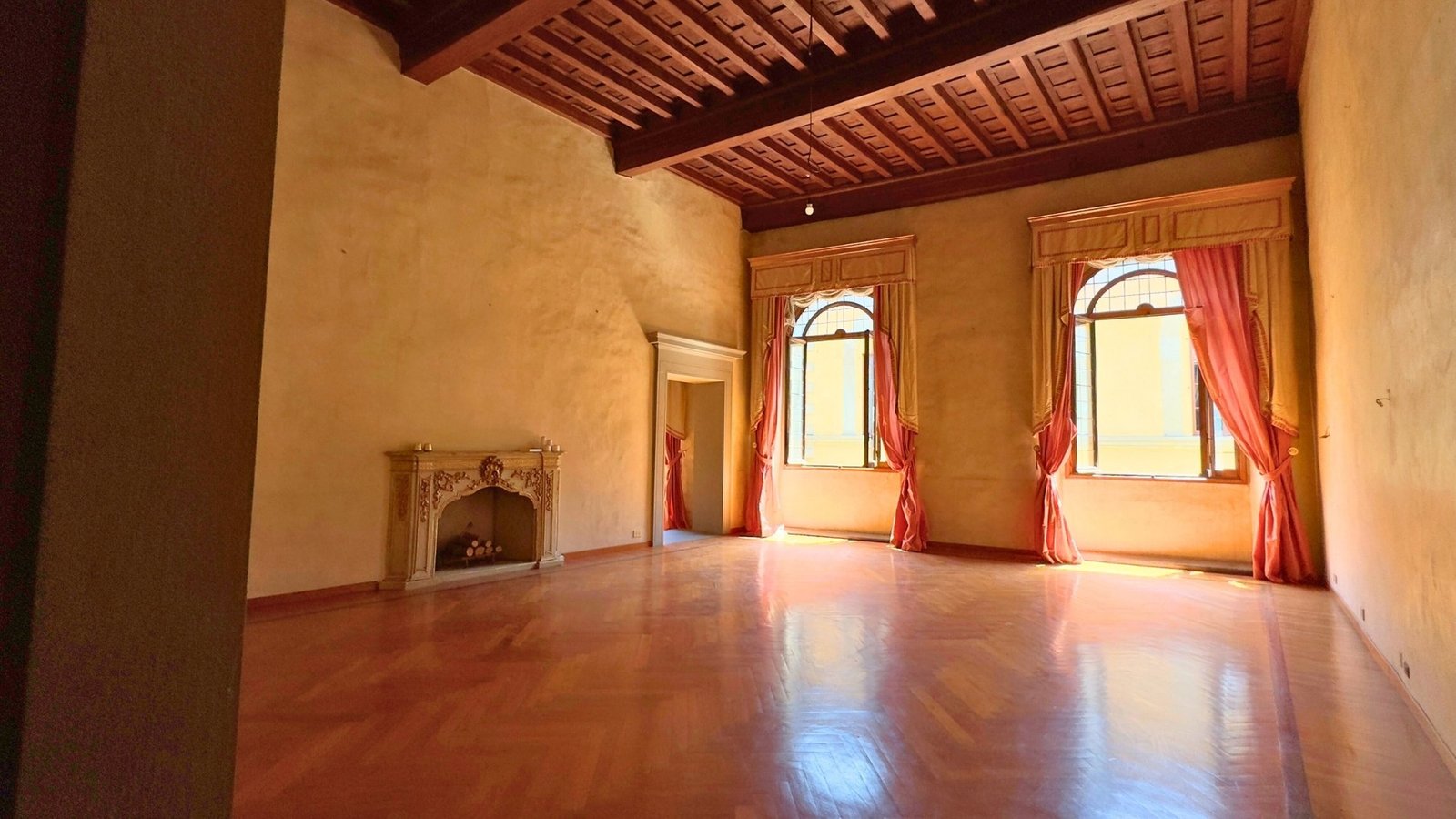Appartamento Di Prestigio In Santo Spirito Apartment in Florence, Tuscany, Italy 1 - 15881595