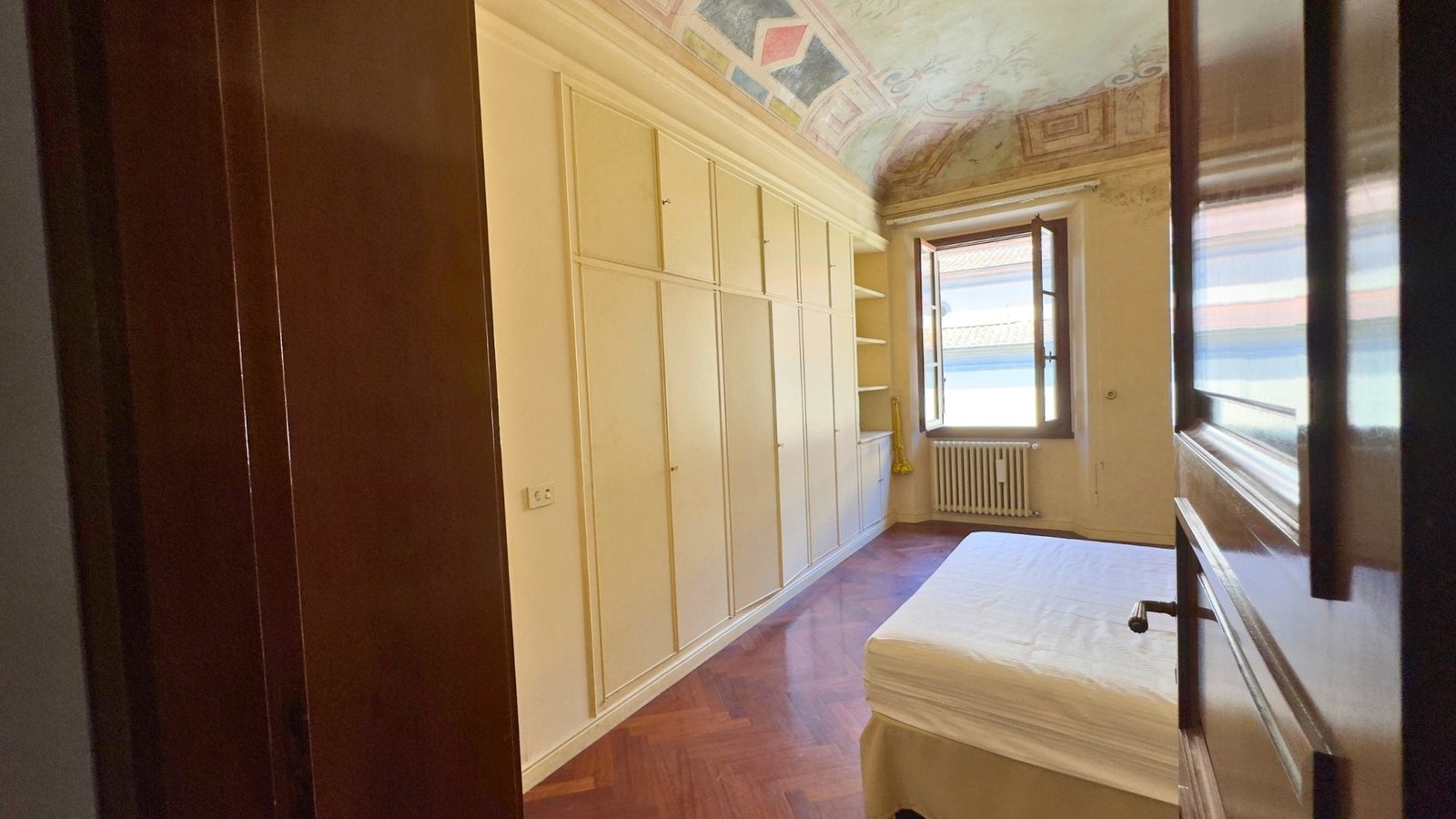 Appartamento Di Prestigio In Santo Spirito Apartment in Florence, Tuscany, Italy 1 - 15881595