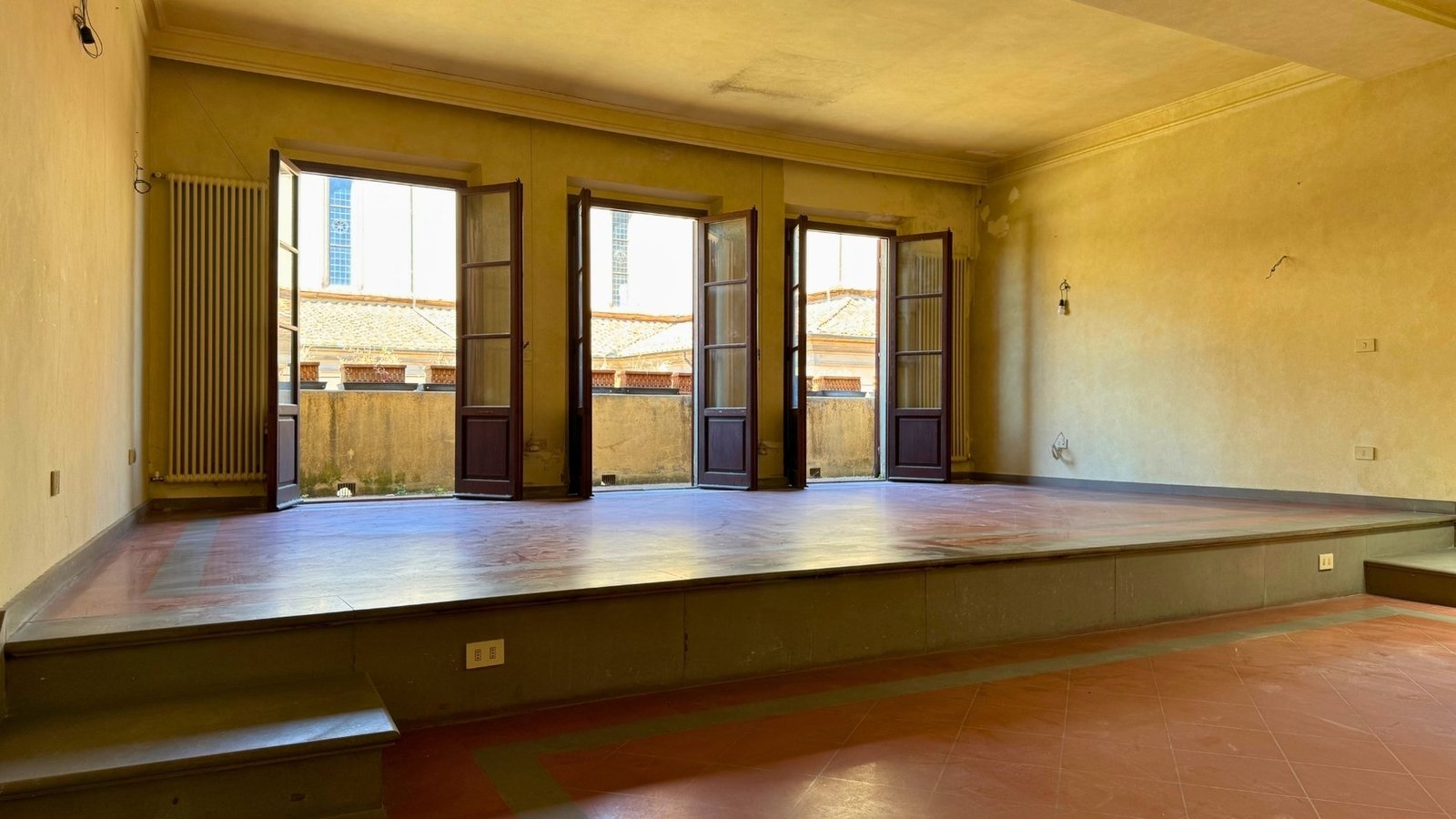 Appartamento Di Prestigio In Santo Spirito Apartment in Florence, Tuscany, Italy 1 - 15881595