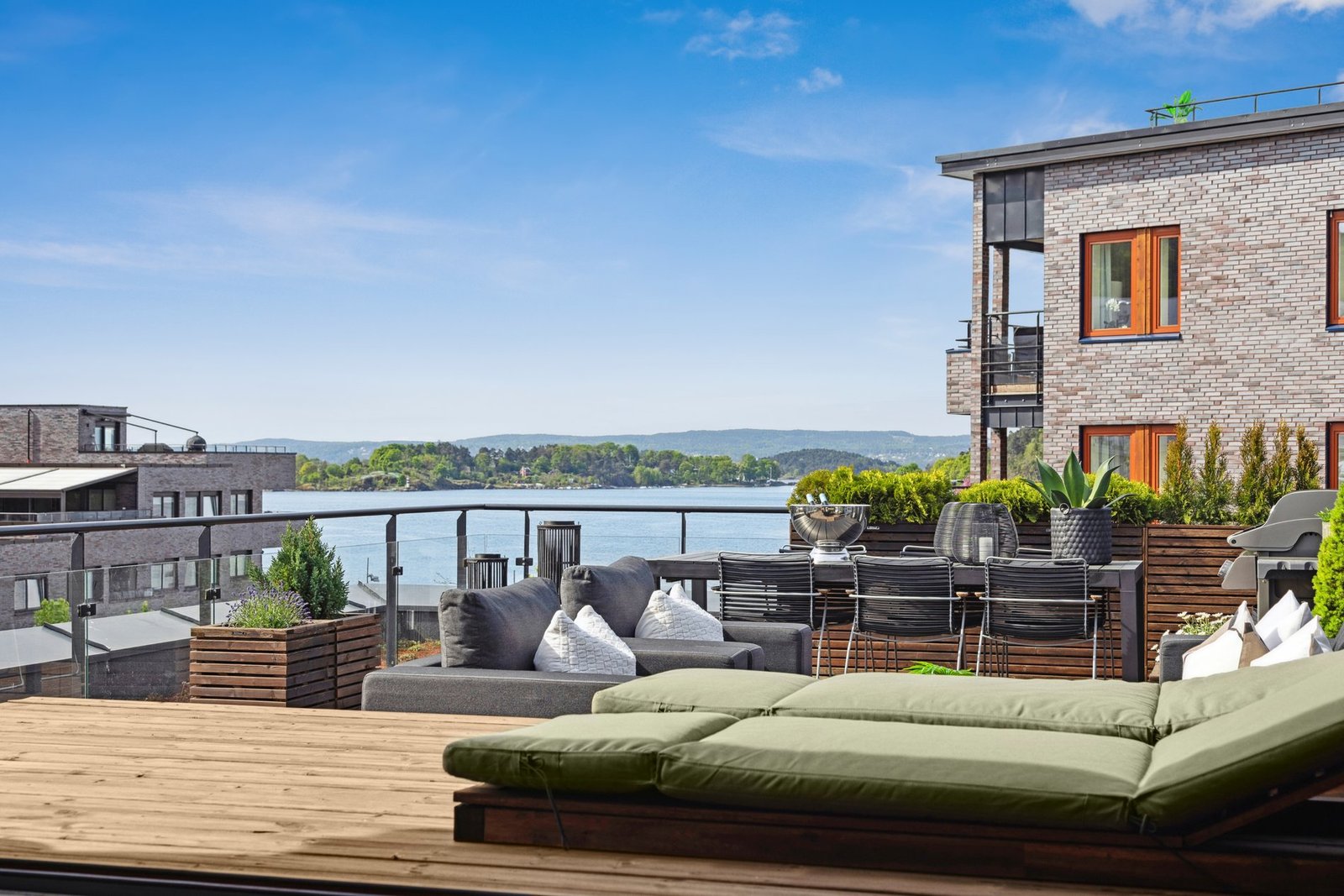 Stylish 3 Bedroom Apartment In The Heart Of Oslo With Private 48 M² Rooftop Terrace – Sea Views Apartment in Gamle Oslo, Oslo, Norway 1 - 15652786