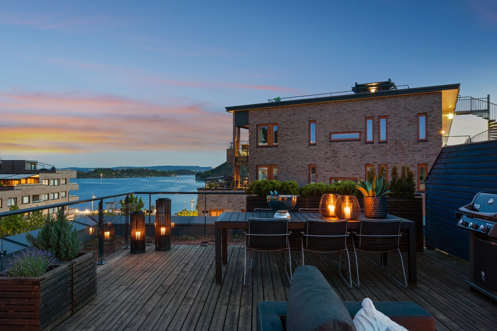 Stylish 3 Bedroom Apartment In The Heart Of Oslo With Private 48 M² Rooftop Terrace – Sea Views Apartment in Gamle Oslo, Oslo, Norway 1 - 15652786