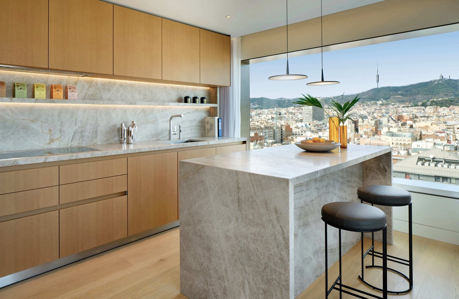 2 Bedroom And Office Luxury Apartment In Passeig De Gràcia 111 (Mandarin Oriental Residences) Apartment in Gracia, Barcelona, Spain 1 - 15729086