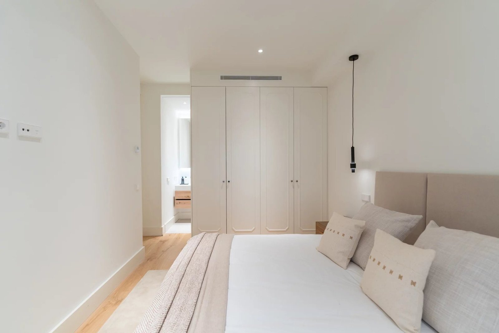 Unique And Exclusive Apartment Right In Front Of The Prado Museum Apartment in Retiro, Madrid, Spain 1 - 15253003