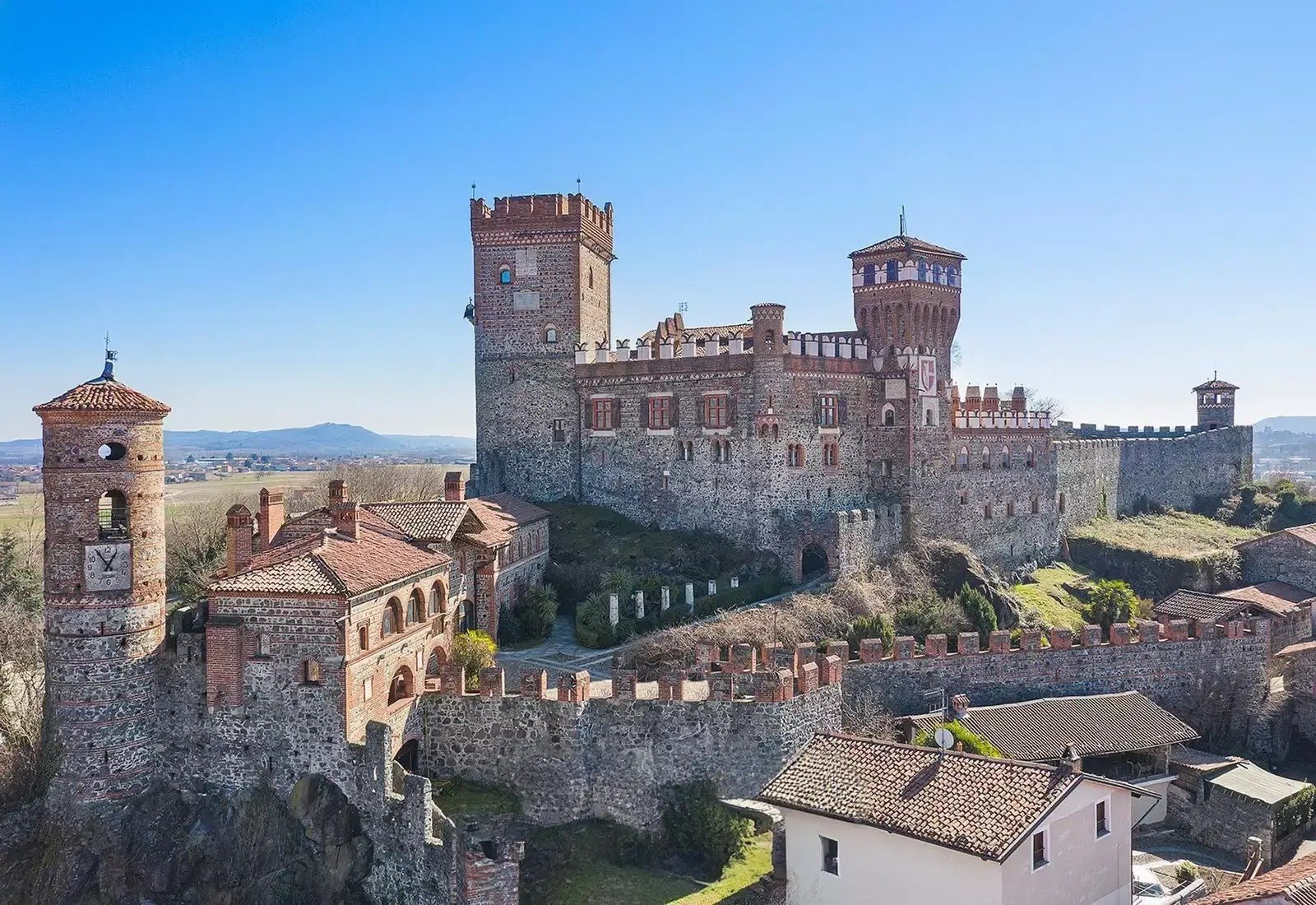 Historic Castle At The Foot Of The Alps Castle in Pavone Canavese, Piedmont, Italy 1 - 15035335