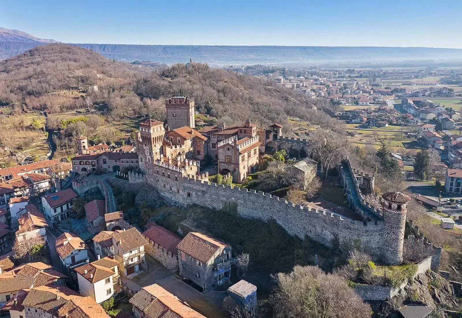 Historic Castle At The Foot Of The Alps Castle in Pavone Canavese, Piedmont, Italy 1 - 15035335
