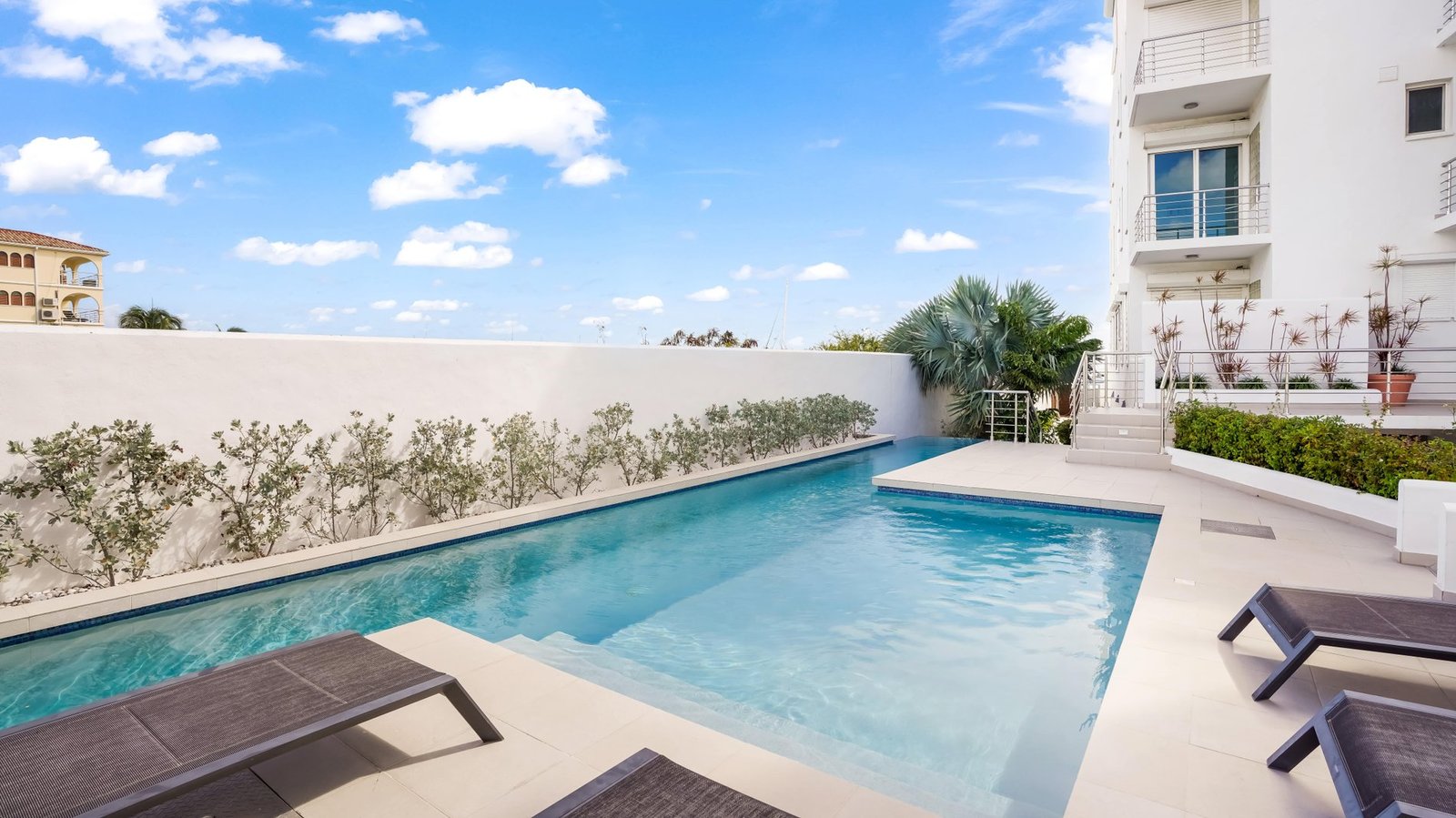 Aqualina Beach Club Luxury Condo Condo in Simpson Bay, Sint Maarten 1 - 15362138