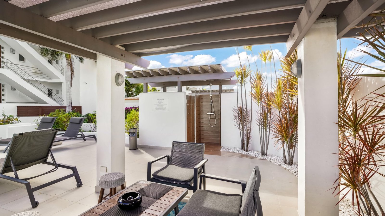 Aqualina Beach Club Luxury Condo Condo in Simpson Bay, Sint Maarten 1 - 15362138