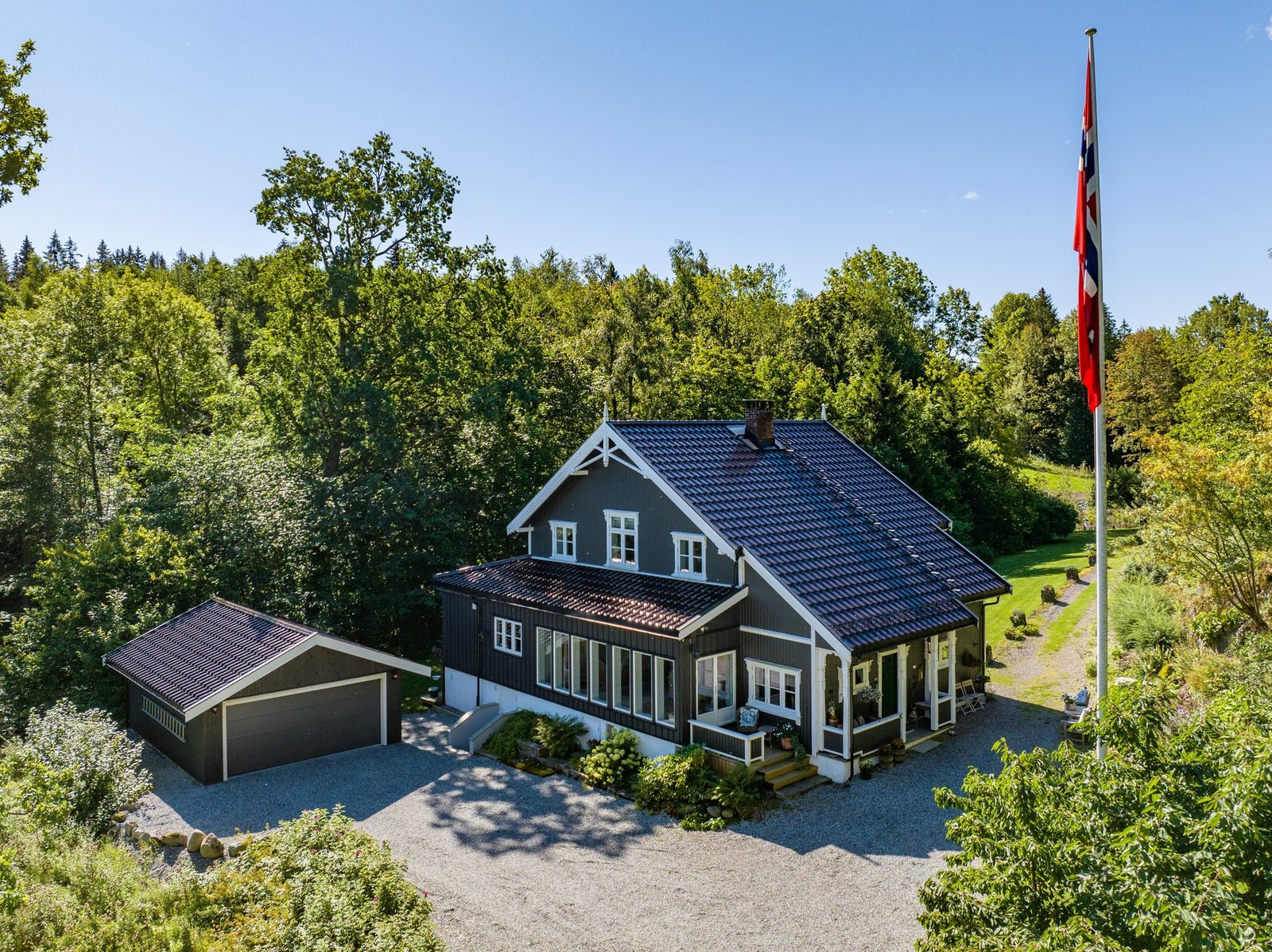 A Breathtaking Property With Historic Charm By The Golf Course | 23 Acres Of Lakeside Land Country House in Asker, Akershus, Norway 1 - 14970192