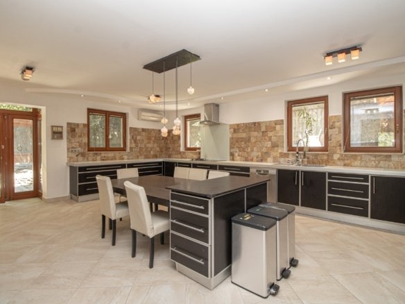 House in Budapest, Hungary 1 - 15583091