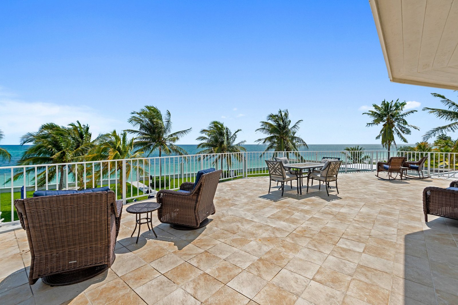 4 Bedrooms Single Family Detached – The Bahamas House in Freeport, Freeport, The Bahamas 1 - 16256741