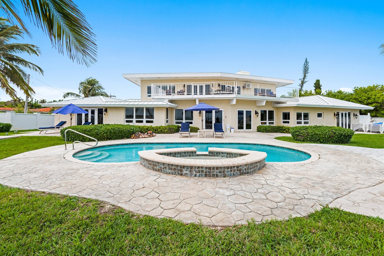 4 Bedrooms Single Family Detached – The Bahamas House in Freeport, Freeport, The Bahamas 1 - 16256741