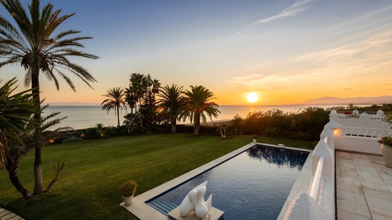 Iconic Beachfront Estate With Panoramic Sea Views House in Marbella,Malaga Province, Spain 1 - 16177568