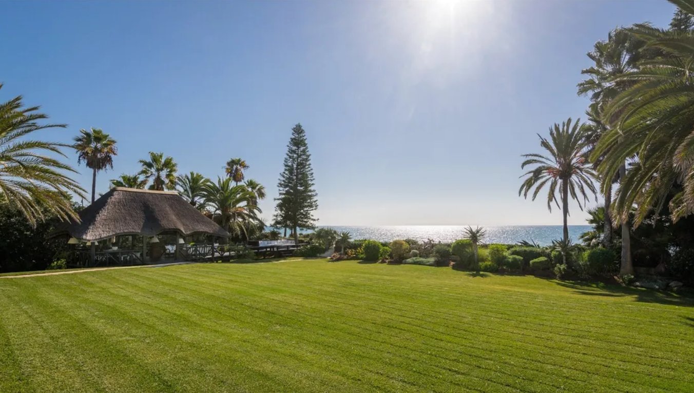 Iconic Beachfront Estate With Panoramic Sea Views House in Marbella,Malaga Province, Spain 1 - 16177568