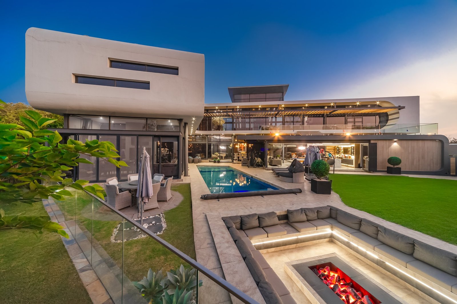 Luxurious 6 Bedroom Masterpiece For Sale In Steyn City House in Midrand, Gauteng, South Africa 1 - 14839358
