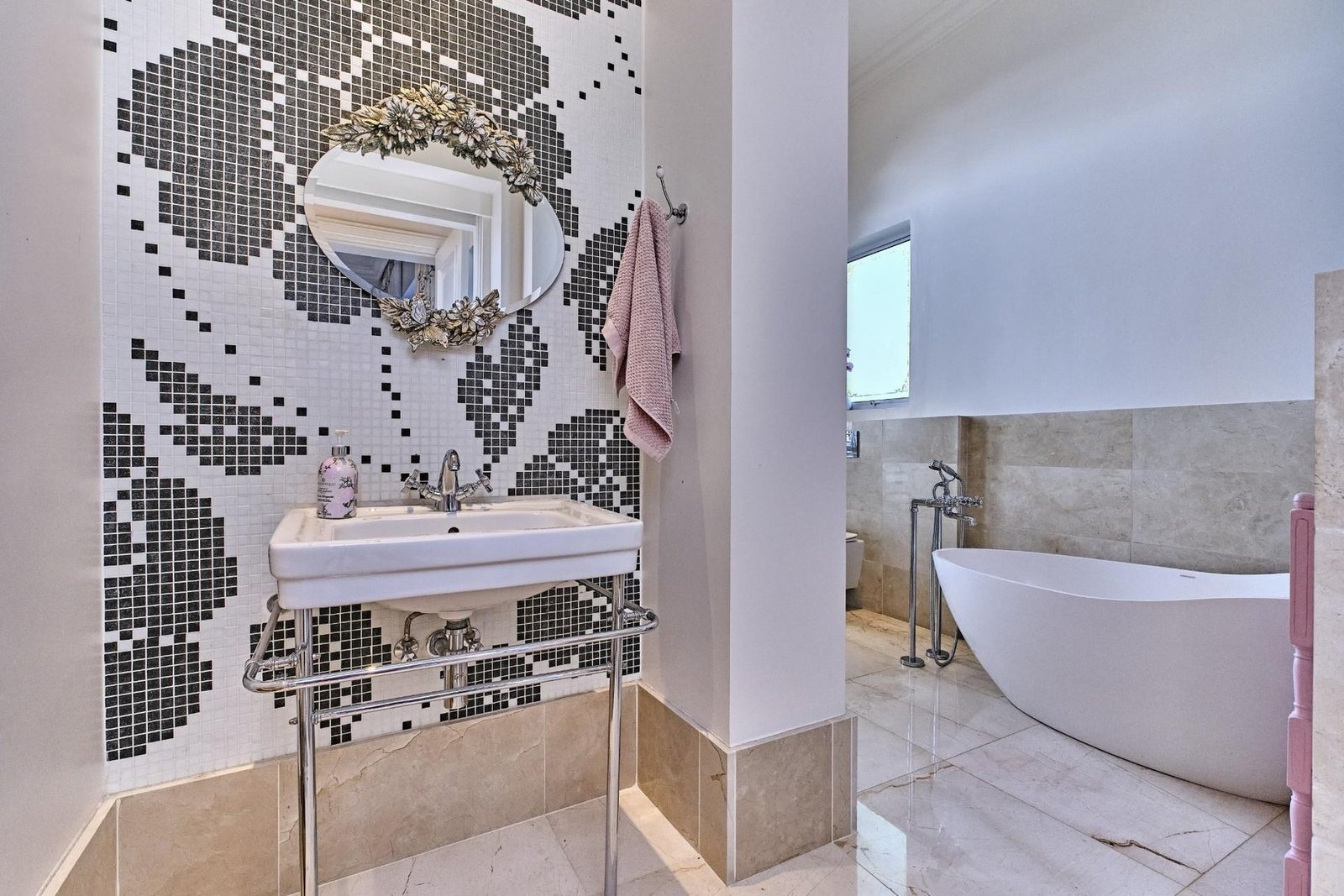 House in Waterfall Equestrian Estate, Gauteng, South Africa 1 - 16372129