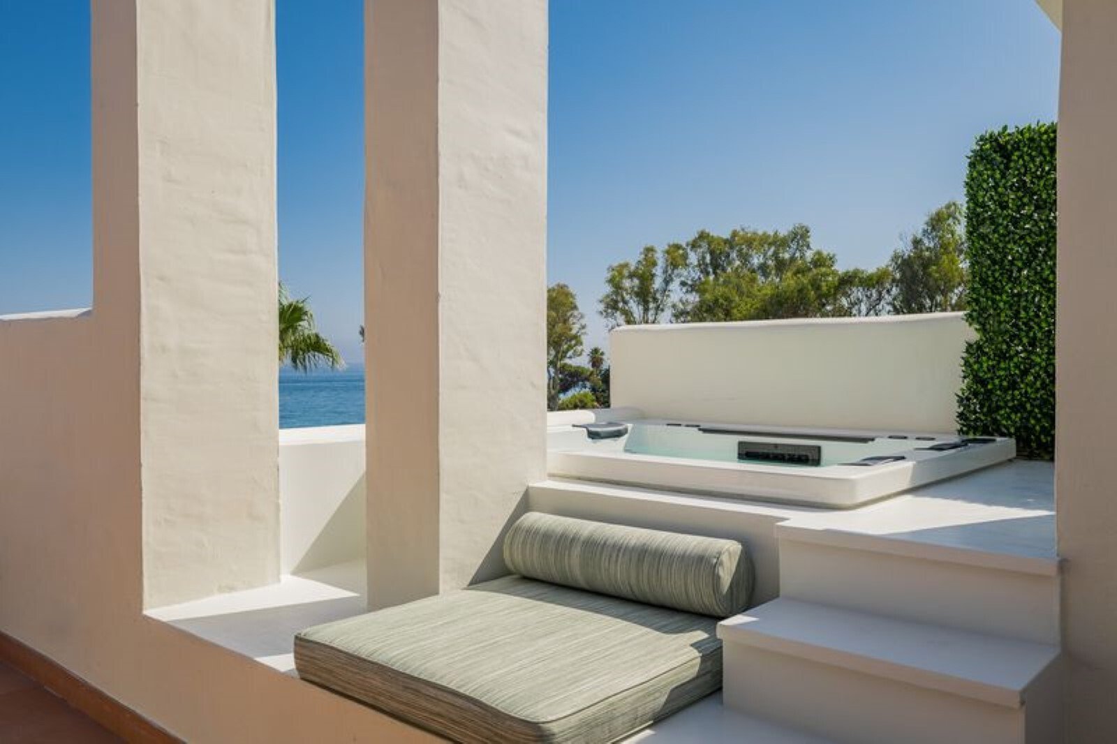 Exquisite Penthouse In El Velerín , Estepona Penthouse in Cancelada, Estepona, Andalusia 1 - 16331041