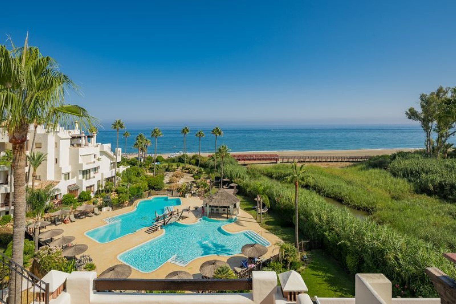 Exquisite Penthouse In El Velerín , Estepona Penthouse in Cancelada, Estepona, Andalusia 1 - 16331041