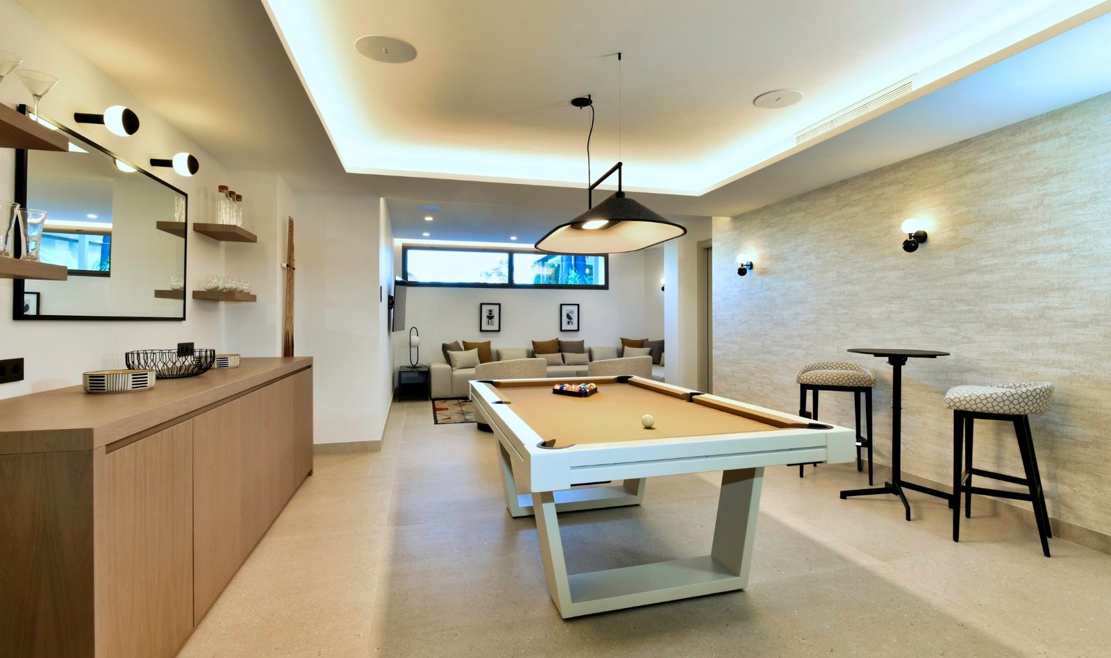 THE RETREAT ENTERTAINMENT ROOM (01) (Grande)