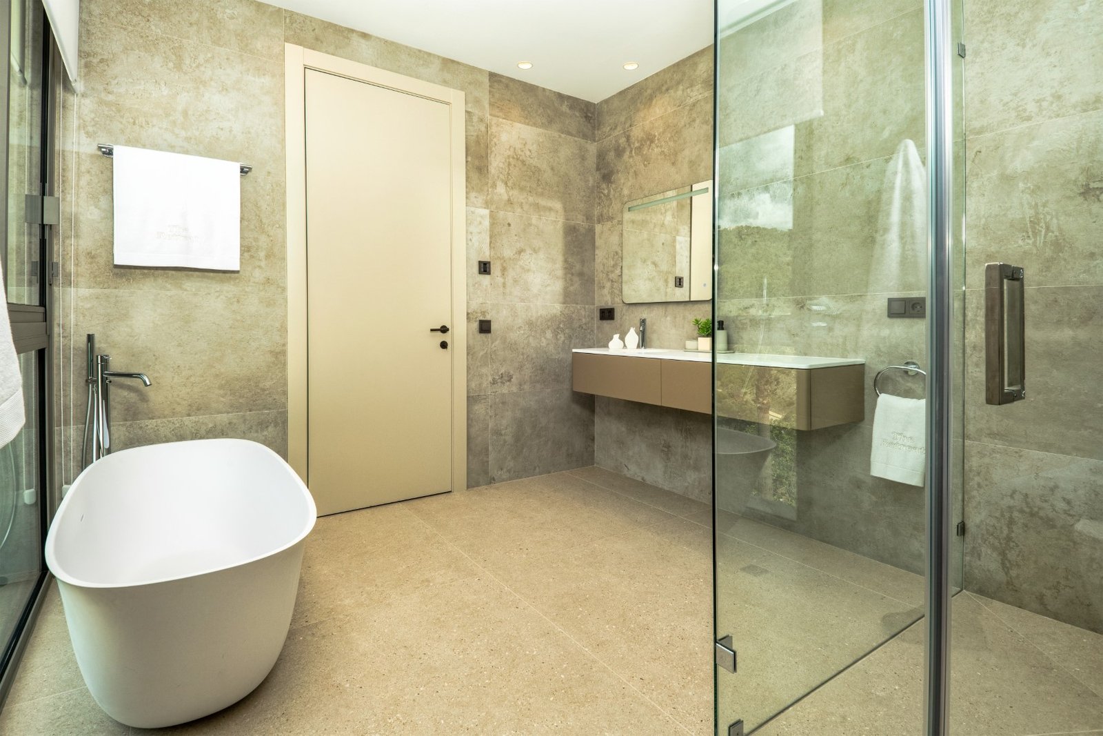 THE RETREAT GUEST 4 BATHROOM  (Grande)