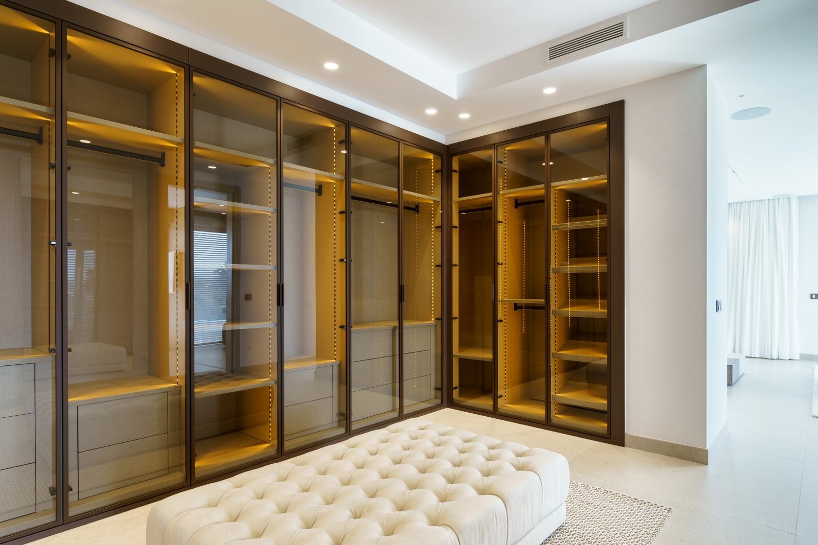 THE RETREAT MASTER CLOSET (01) (Grande)