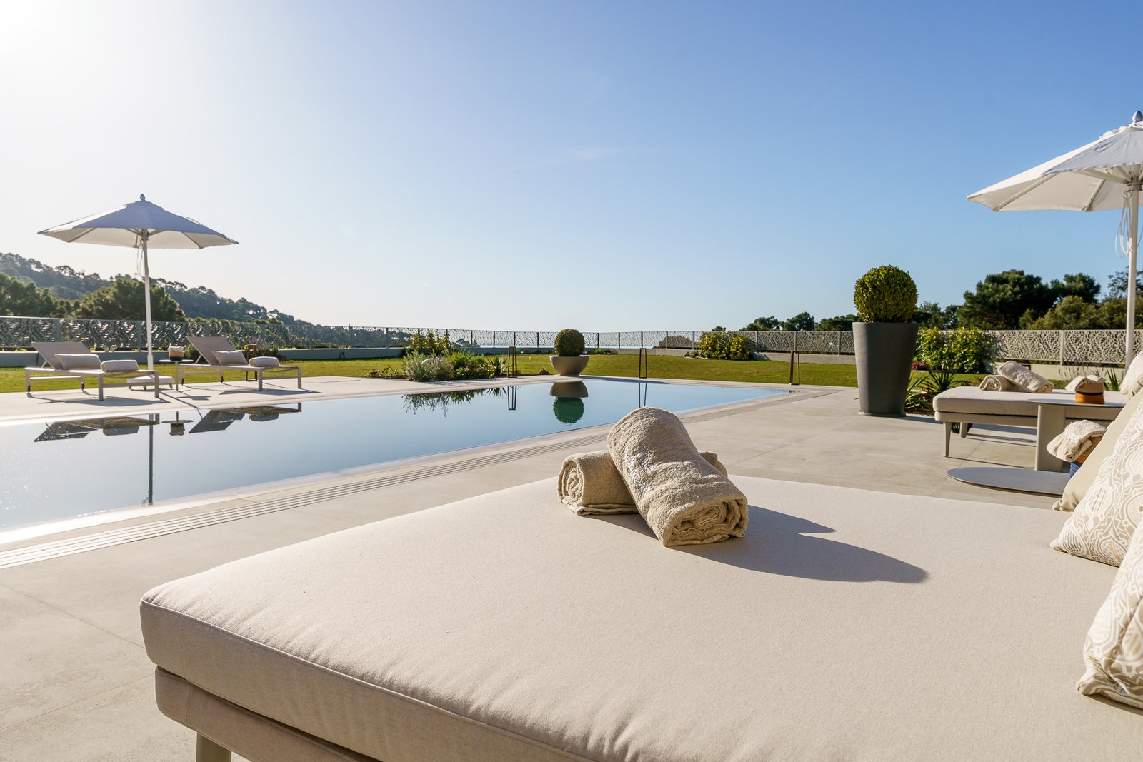 THE RETREAT POOL AREA (02)