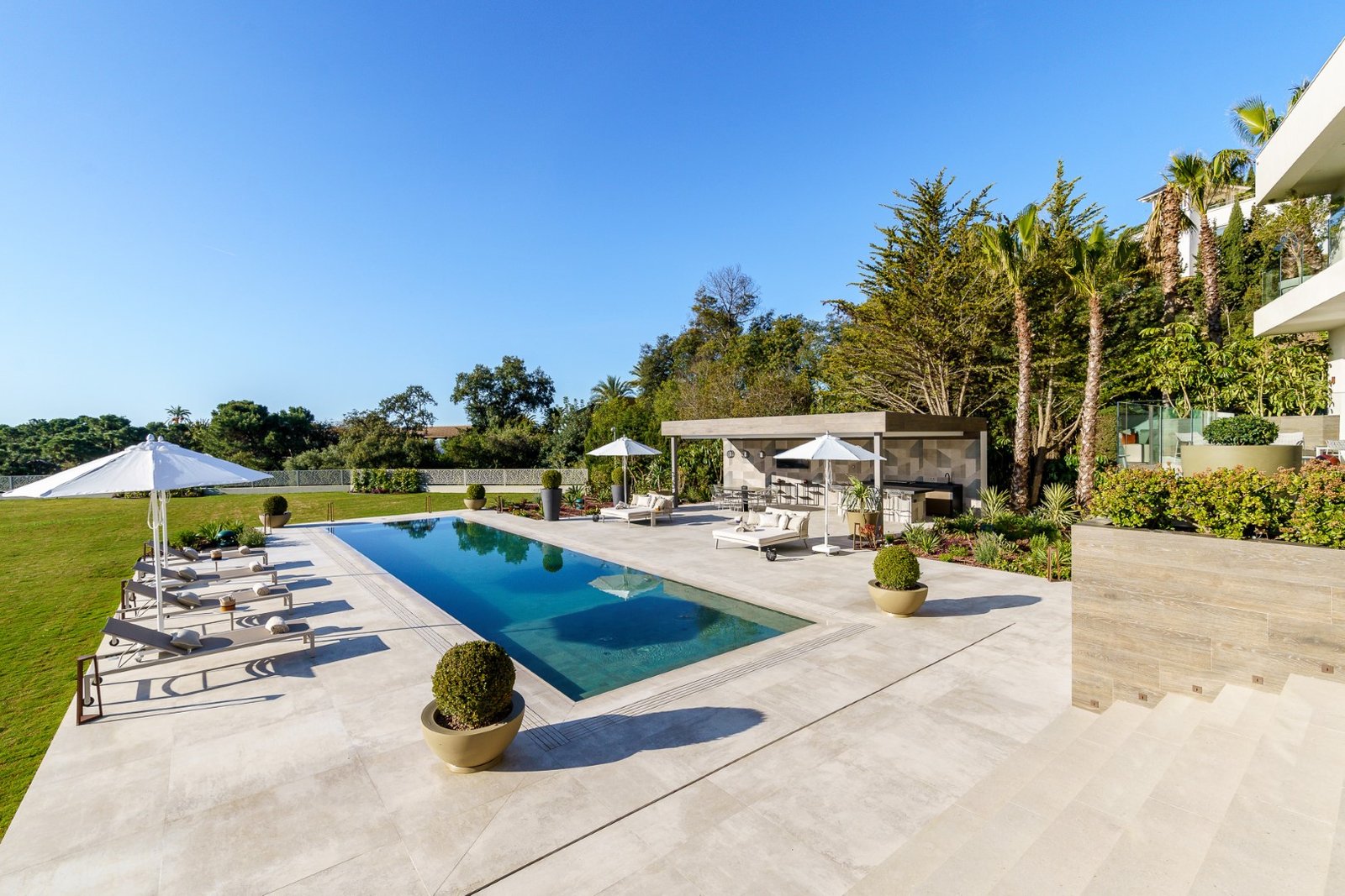 THE RETREAT Pool Area (01) (Grande)