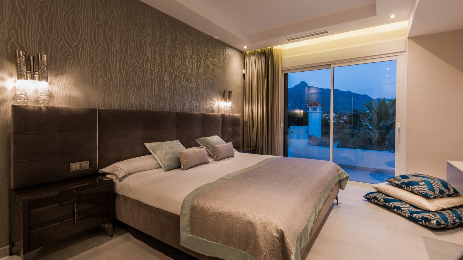 Villa Calle Giralda Night-1 (Personalizado)