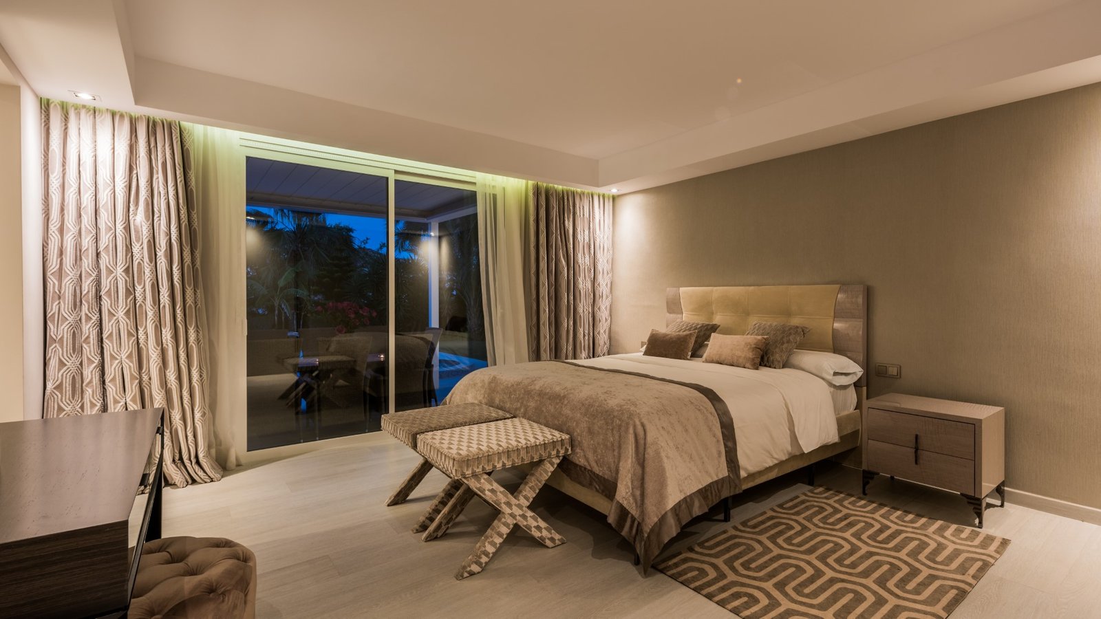Villa Calle Giralda Night-5 (Personalizado)