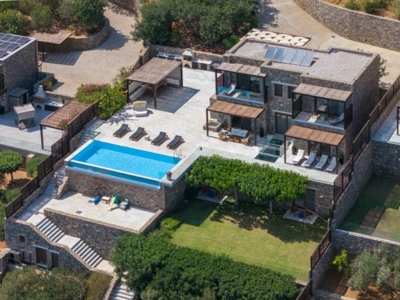 Villa in Community of Vrouchas, Agios Nikolaos Municipal Unit, Greece 1 - 15340756