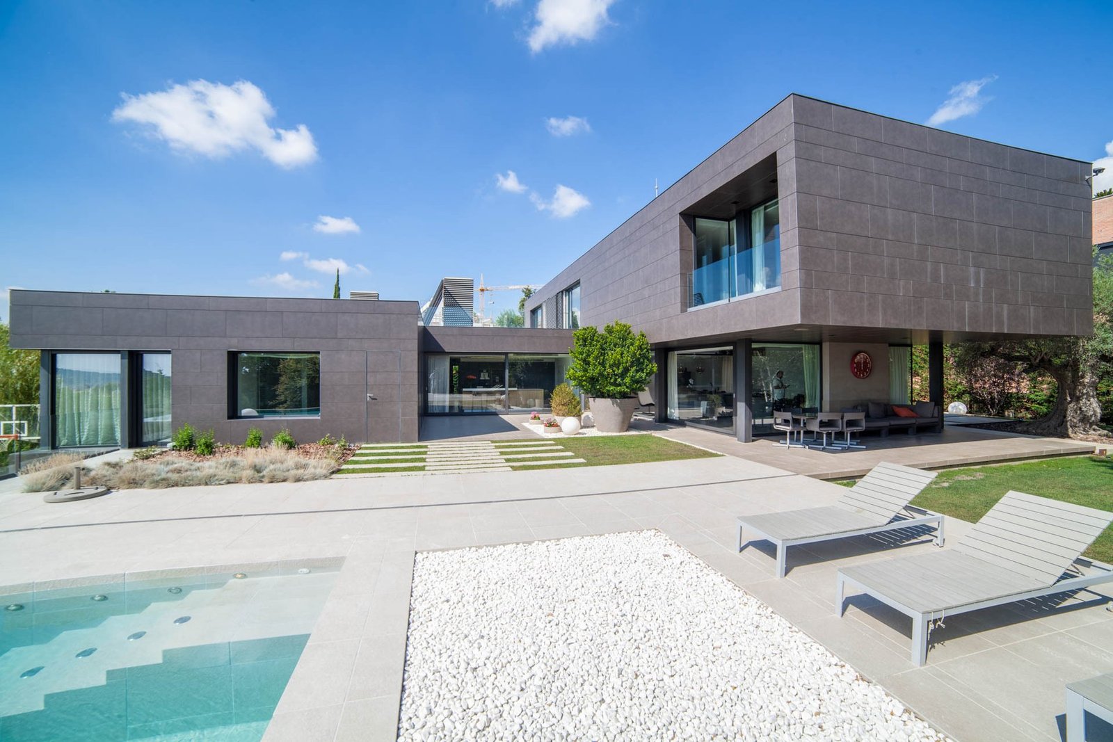 Luxury At Its Finest: Stunning 1000 M² Villa For Sale In Barcelona Villa in Esplugues de Llobregat, Catalonia, Spain 1 - 14179584