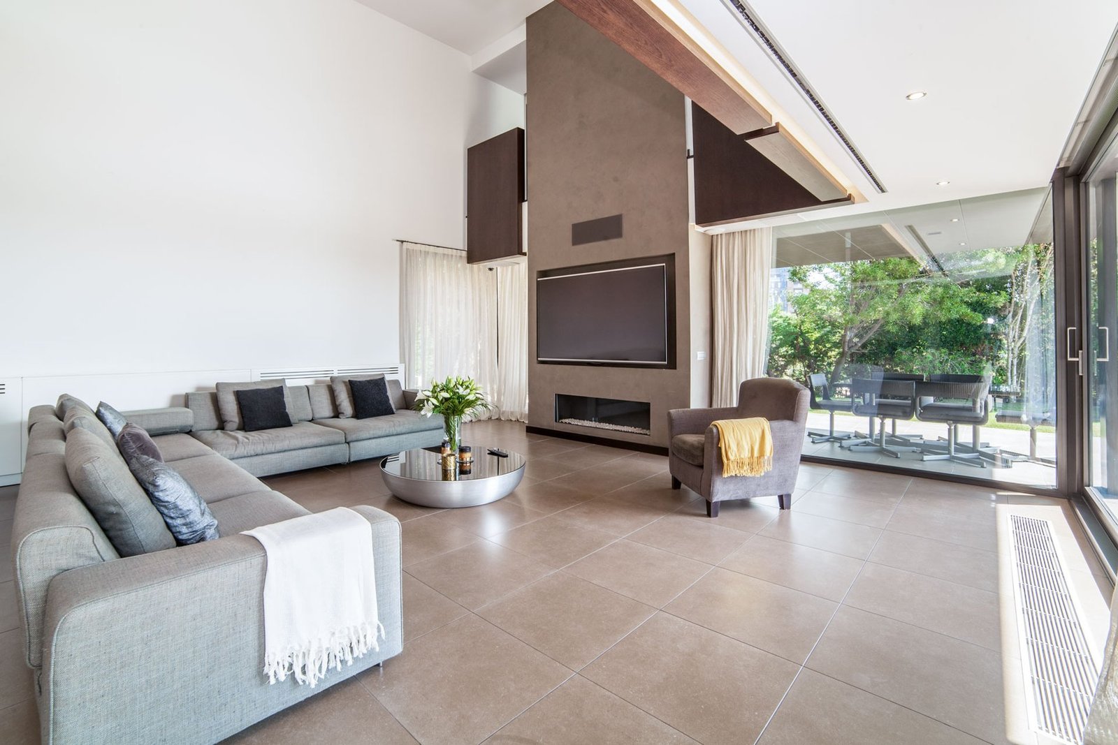 Luxury At Its Finest: Stunning 1000 M² Villa For Sale In Barcelona Villa in Esplugues de Llobregat, Catalonia, Spain 1 - 14179584