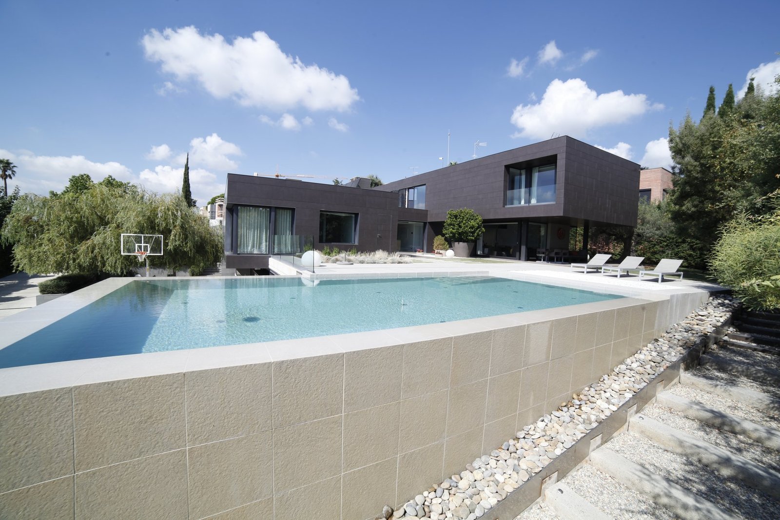 Luxury At Its Finest: Stunning 1000 M² Villa For Sale In Barcelona Villa in Esplugues de Llobregat, Catalonia, Spain 1 - 14179584