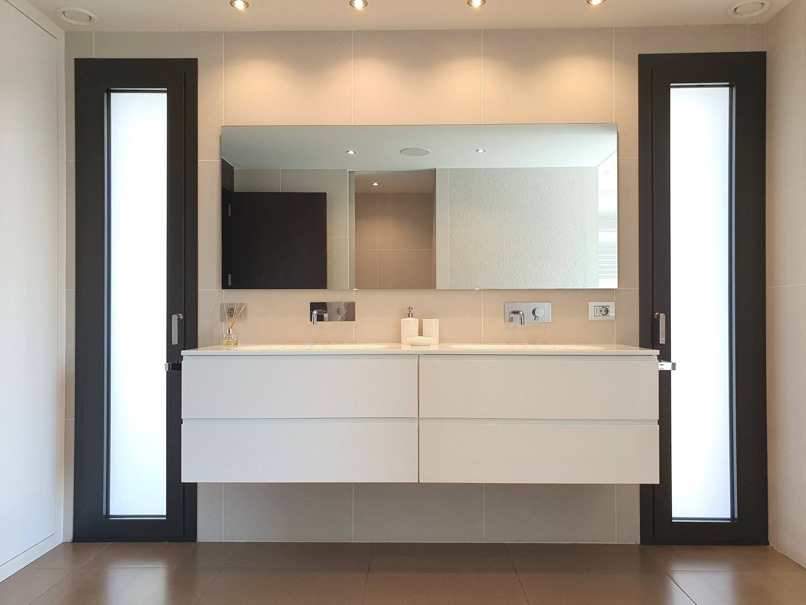 Luxury At Its Finest: Stunning 1000 M² Villa For Sale In Barcelona Villa in Esplugues de Llobregat, Catalonia, Spain 1 - 14179584