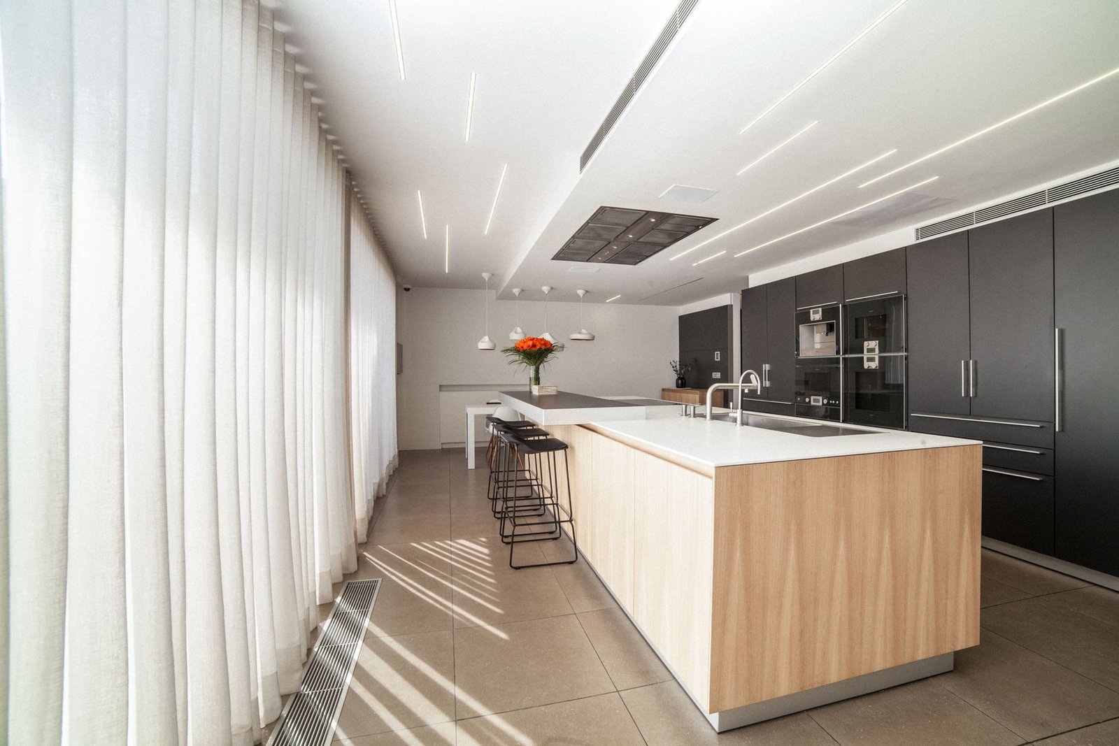 Luxury At Its Finest: Stunning 1000 M² Villa For Sale In Barcelona Villa in Esplugues de Llobregat, Catalonia, Spain 1 - 14179584