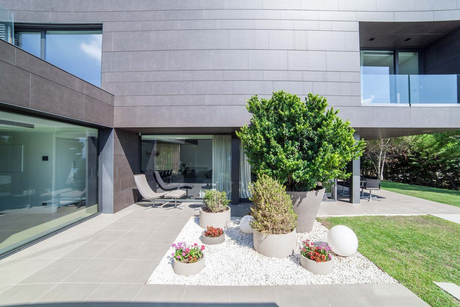 Luxury At Its Finest: Stunning 1000 M² Villa For Sale In Barcelona Villa in Esplugues de Llobregat, Catalonia, Spain 1 - 14179584