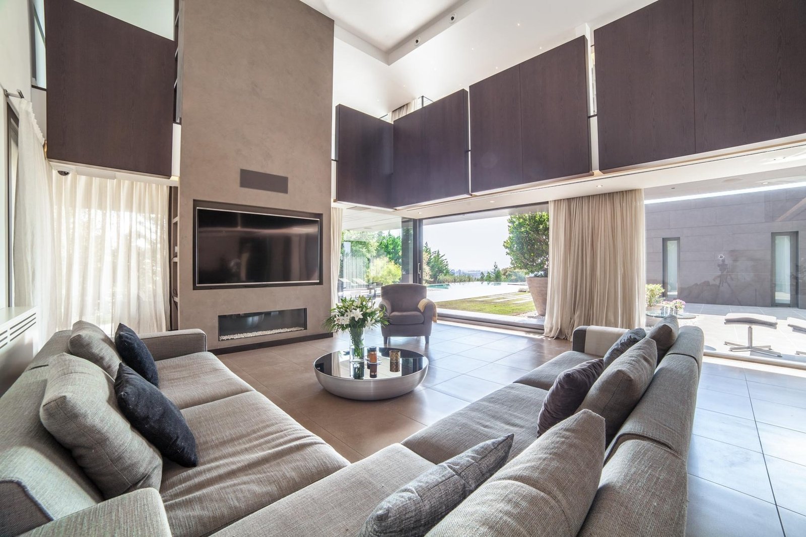 Luxury At Its Finest: Stunning 1000 M² Villa For Sale In Barcelona Villa in Esplugues de Llobregat, Catalonia, Spain 1 - 14179584