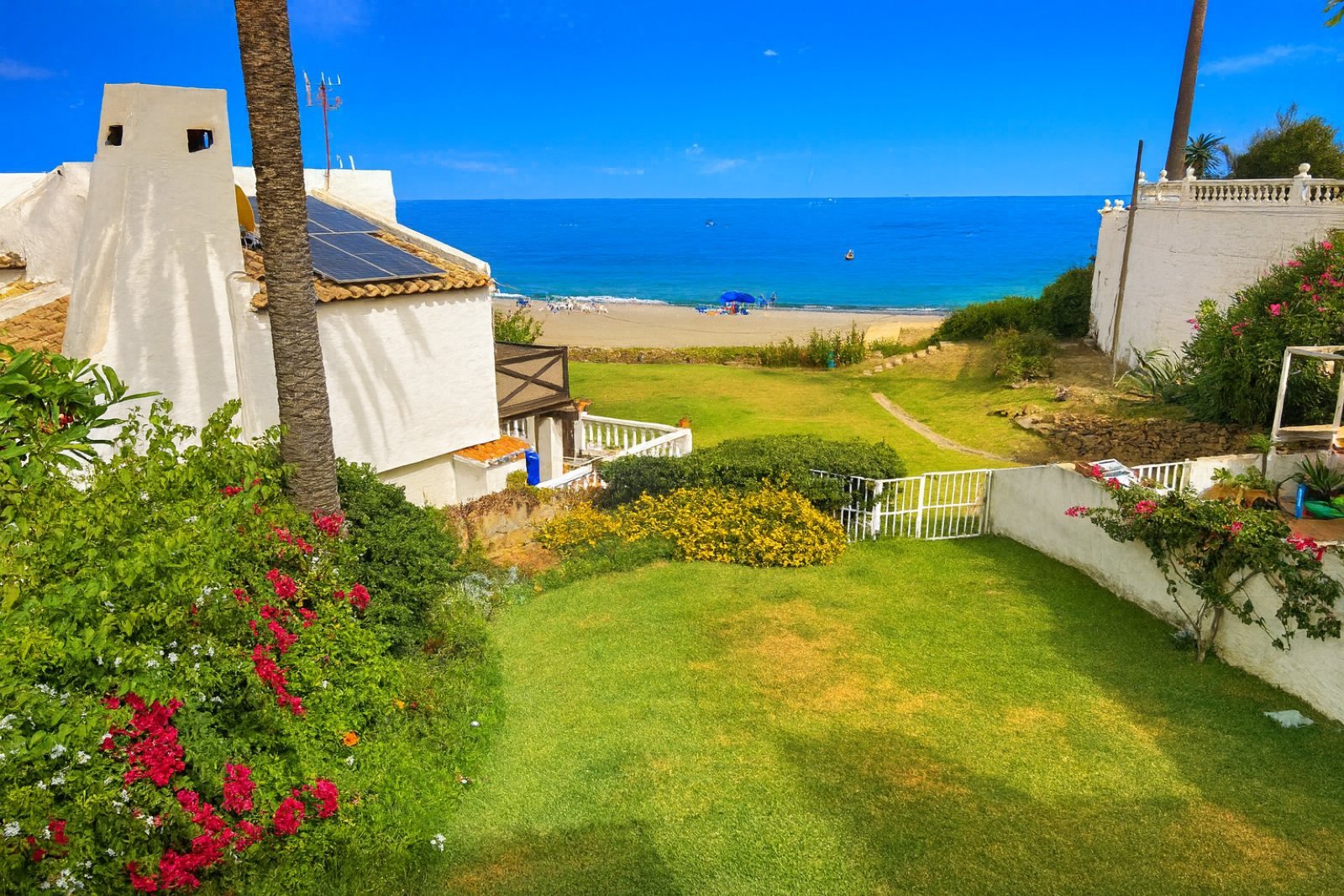 Beachfront Semi Detached Villa In A Privileged Location In Estepona Villa in Estepona, Andalusia, Spain 1 - 16324226