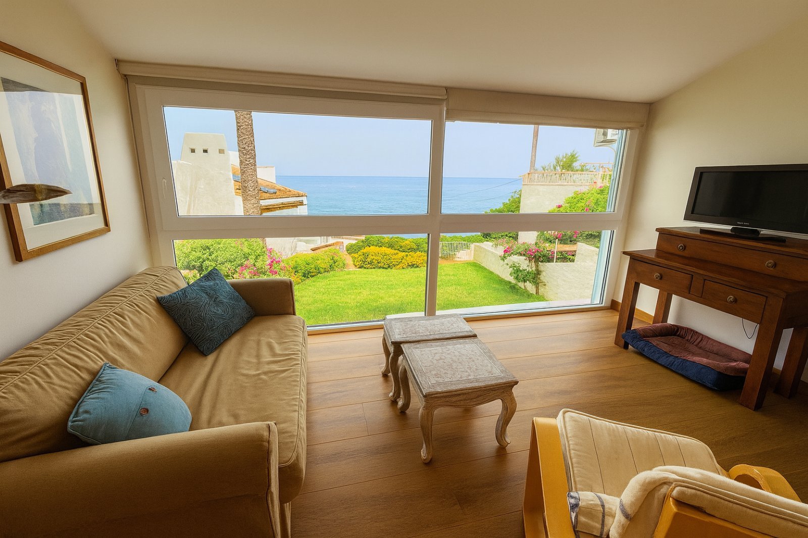 Beachfront Semi Detached Villa In A Privileged Location In Estepona Villa in Estepona, Andalusia, Spain 1 - 16324226