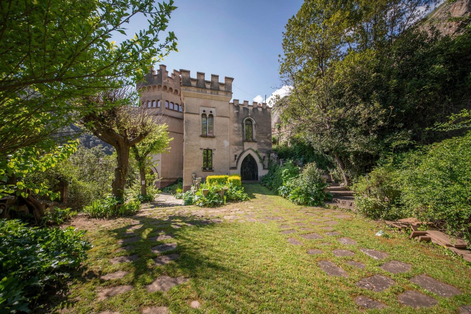 Listed Modernist Castle In Figaró – A Historic Gem With Unique Charm Villa in Figaro-Montmany, Catalonia, Spain 1 - 15901125