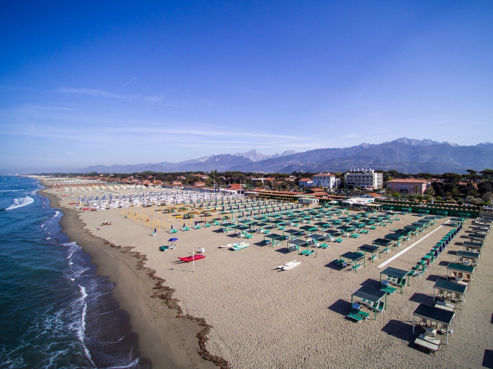 Palazzo In Vendita In Centro A Forte Dei Marmi Villa in Forte dei Marmi, Tuscany, Italy 1 - 16365725