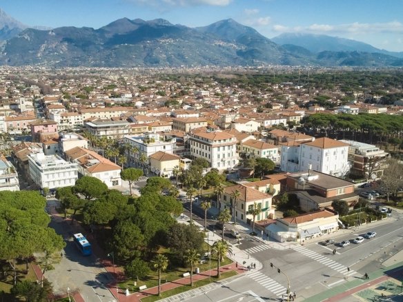 Villa in Forte dei Marmi, Tuscany, Italy 1 - 16365725