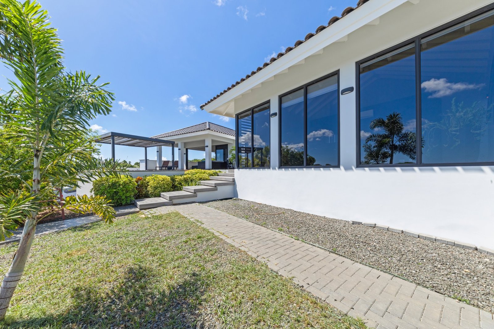 Modern Villa Next To Nature Reserve, Jan Thiel, Curacao – With Stunning View, Pool, And Solar Panels Villa in Jan Thiel, Curaçao, Curaçao 1 - 15983278