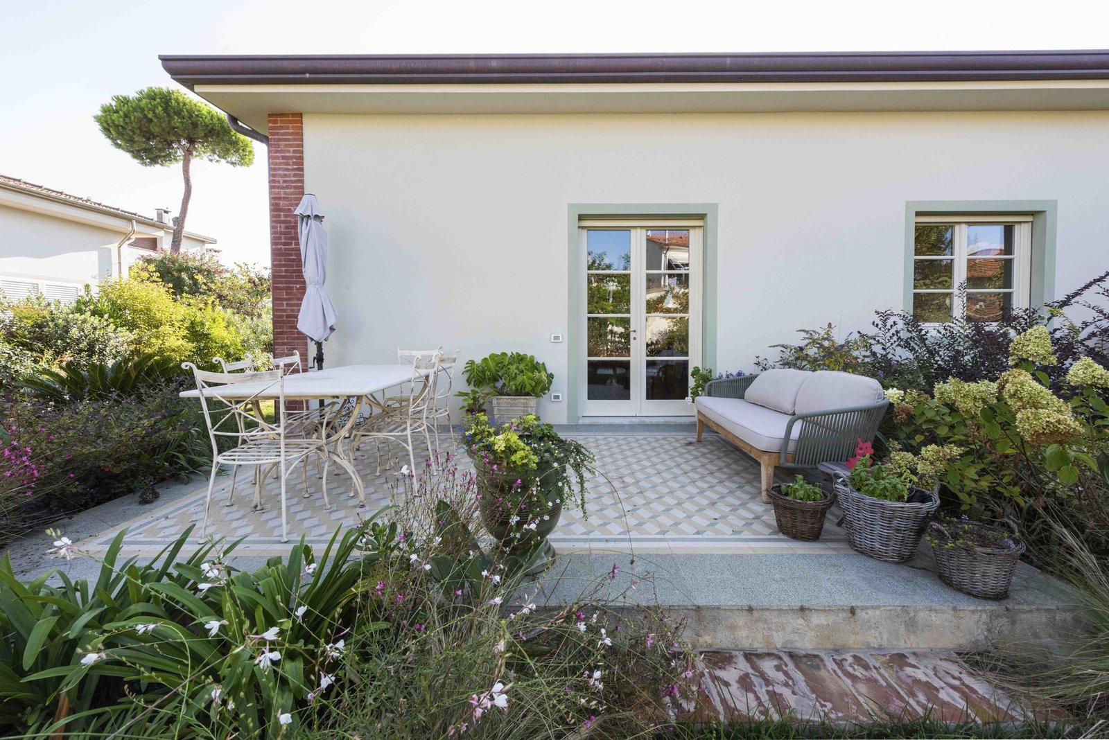 Elegante Casa Ristrutturata Con Dependance E Giardino A Lido Di Camaiore Villa in Lido di Camaiore, Tuscany, Italy 1 - 16391633