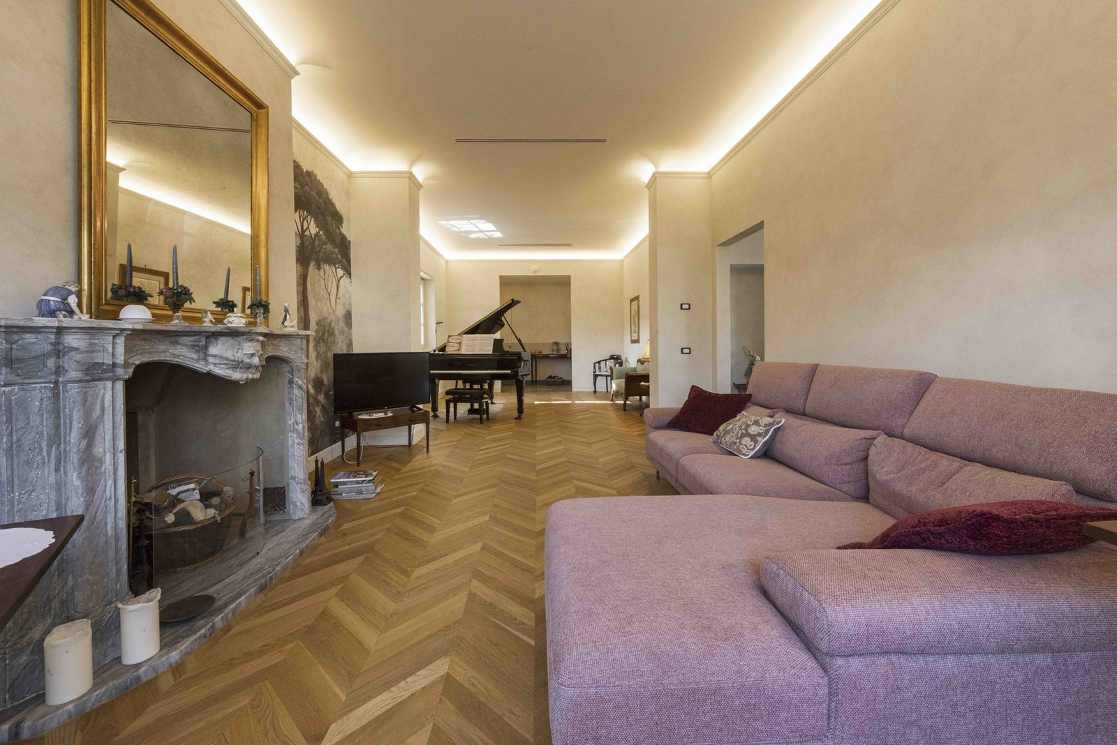 Elegante Casa Ristrutturata Con Dependance E Giardino A Lido Di Camaiore Villa in Lido di Camaiore, Tuscany, Italy 1 - 16391633