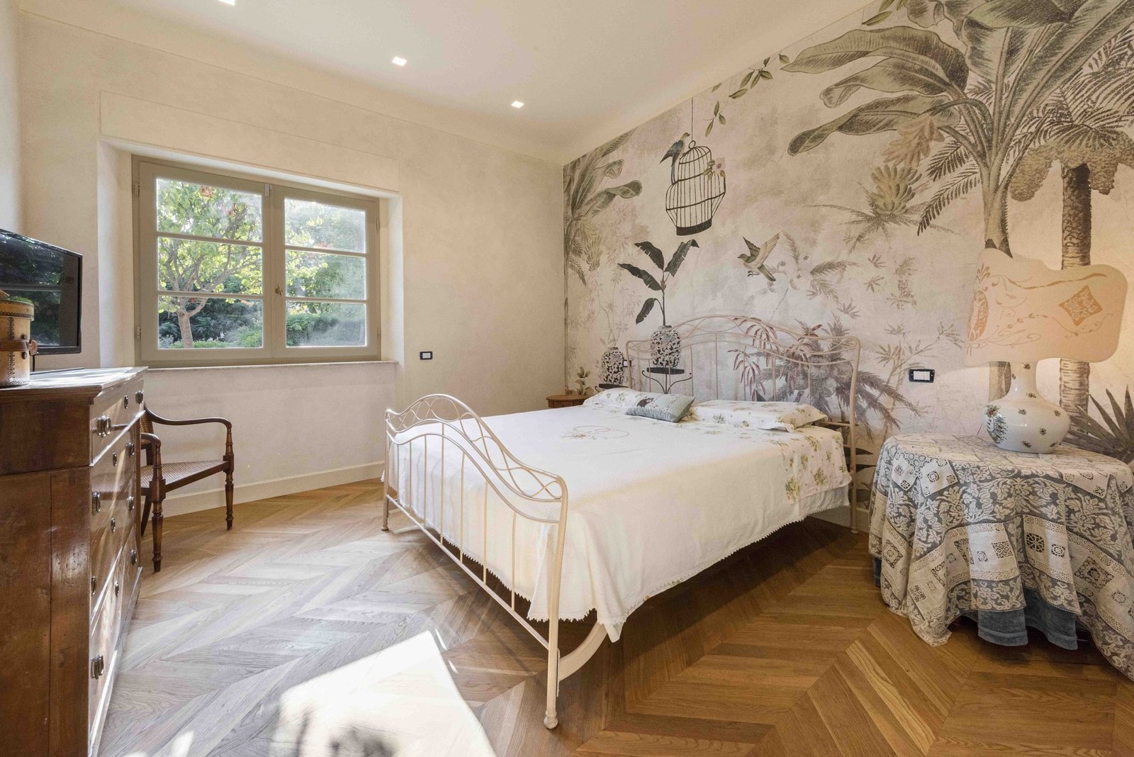 Elegante Casa Ristrutturata Con Dependance E Giardino A Lido Di Camaiore Villa in Lido di Camaiore, Tuscany, Italy 1 - 16391633