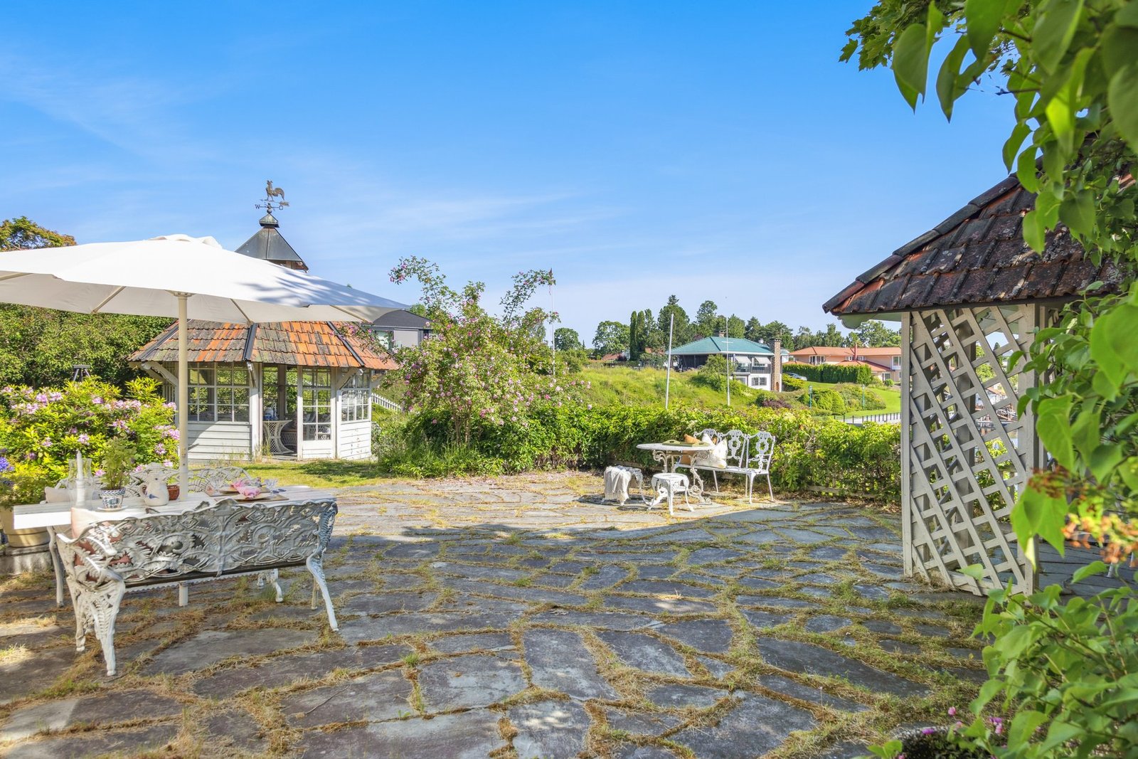 Idyllic Waterfront Property | 2.4 Acres With 50 Meter Shoreline, 2 Houses, 2 Piers And A Boathouse Villa in Snarøya, Akershus, Norway 1 - 15813907