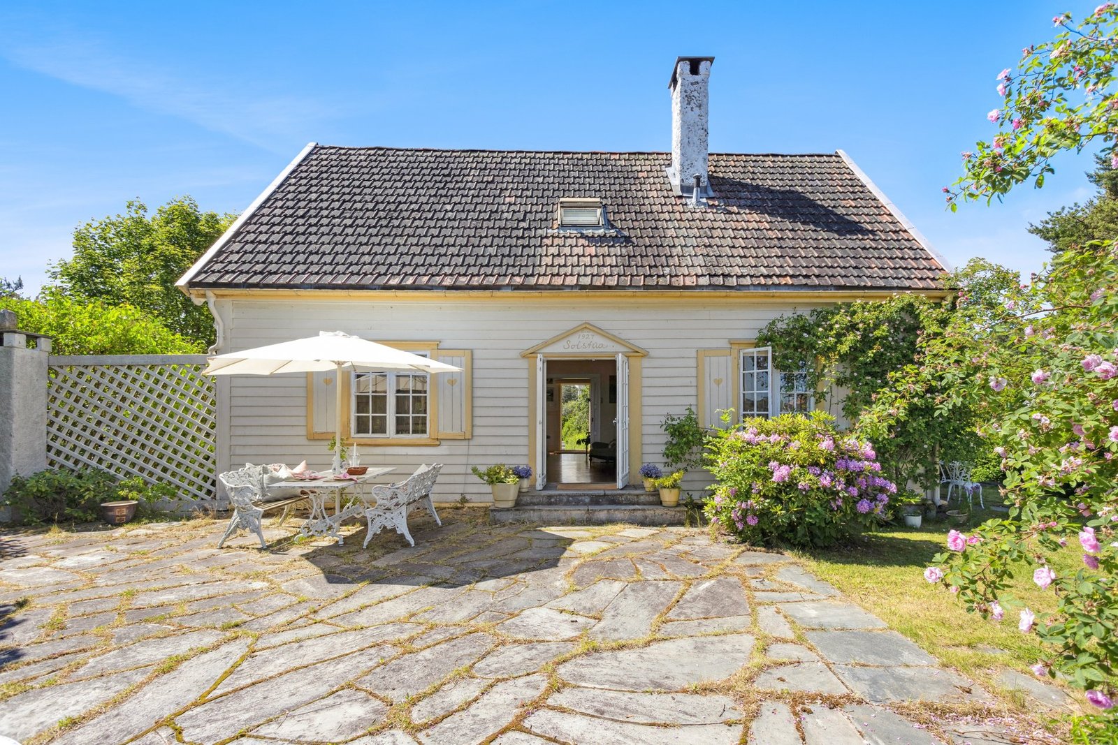 Idyllic Waterfront Property | 2.4 Acres With 50 Meter Shoreline, 2 Houses, 2 Piers And A Boathouse Villa in Snarøya, Akershus, Norway 1 - 15813907