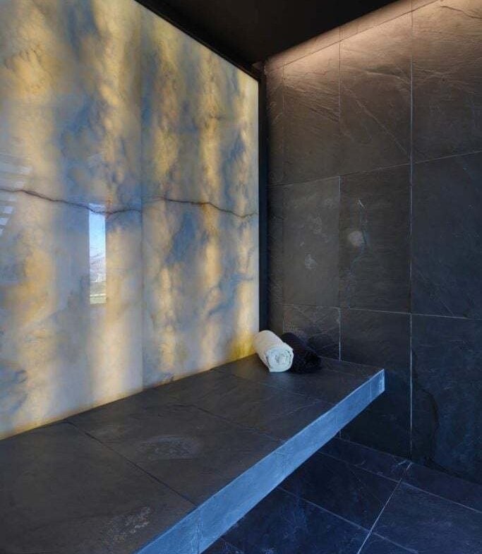 683
