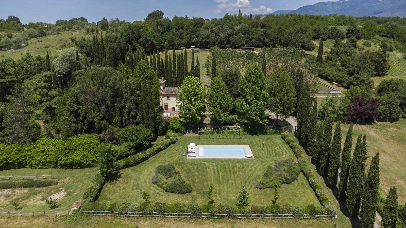 Villa Con Piscina E Ampio Giardino Villa in Tuscany, Italy 1 - 15881754