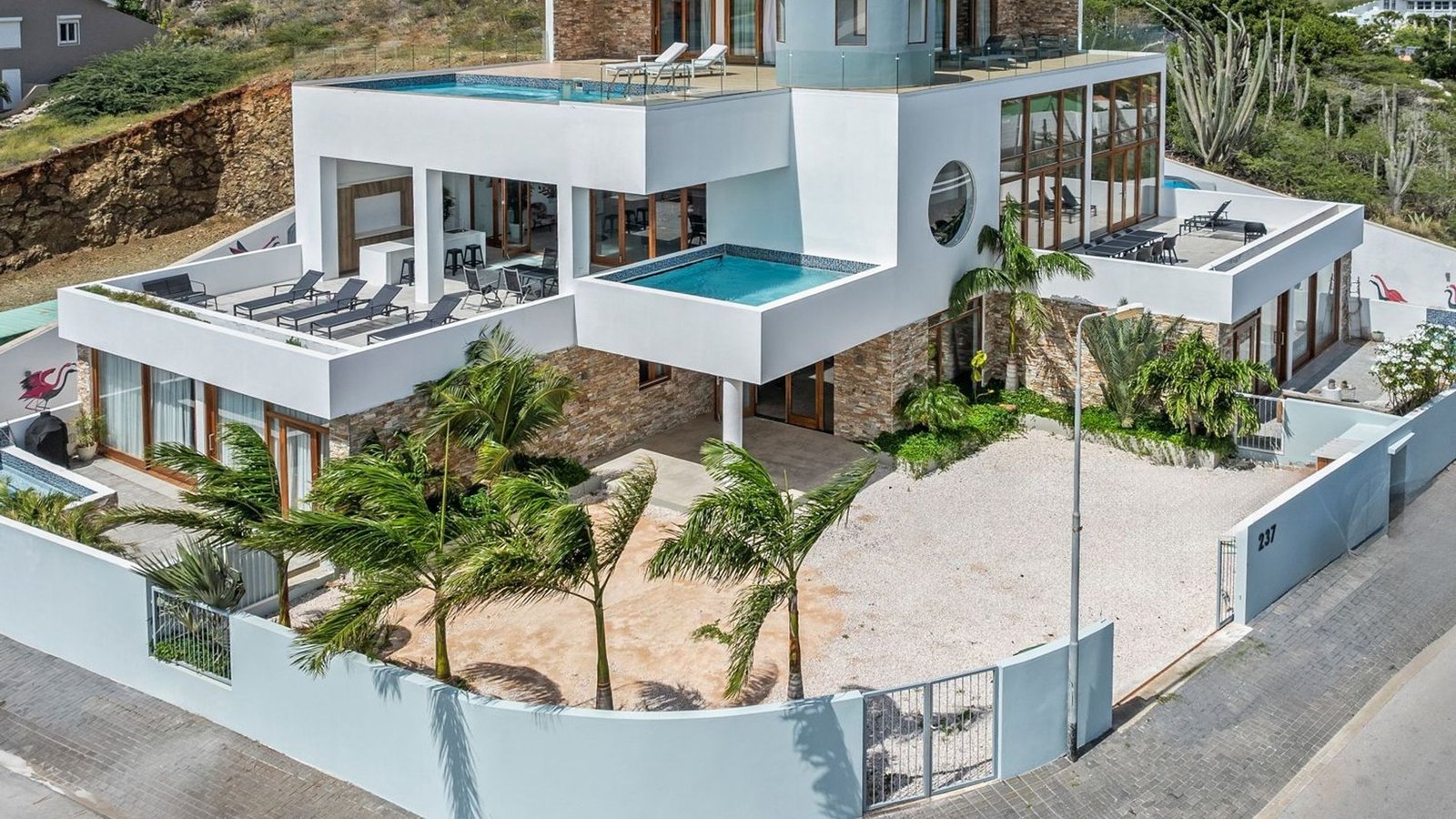 Spectacular Newly Built Villa With Panoramic Views, Four Swimming Pools, And Two Apartments Villa in Willemstad, Curaçao, Curaçao 1 - 15468270